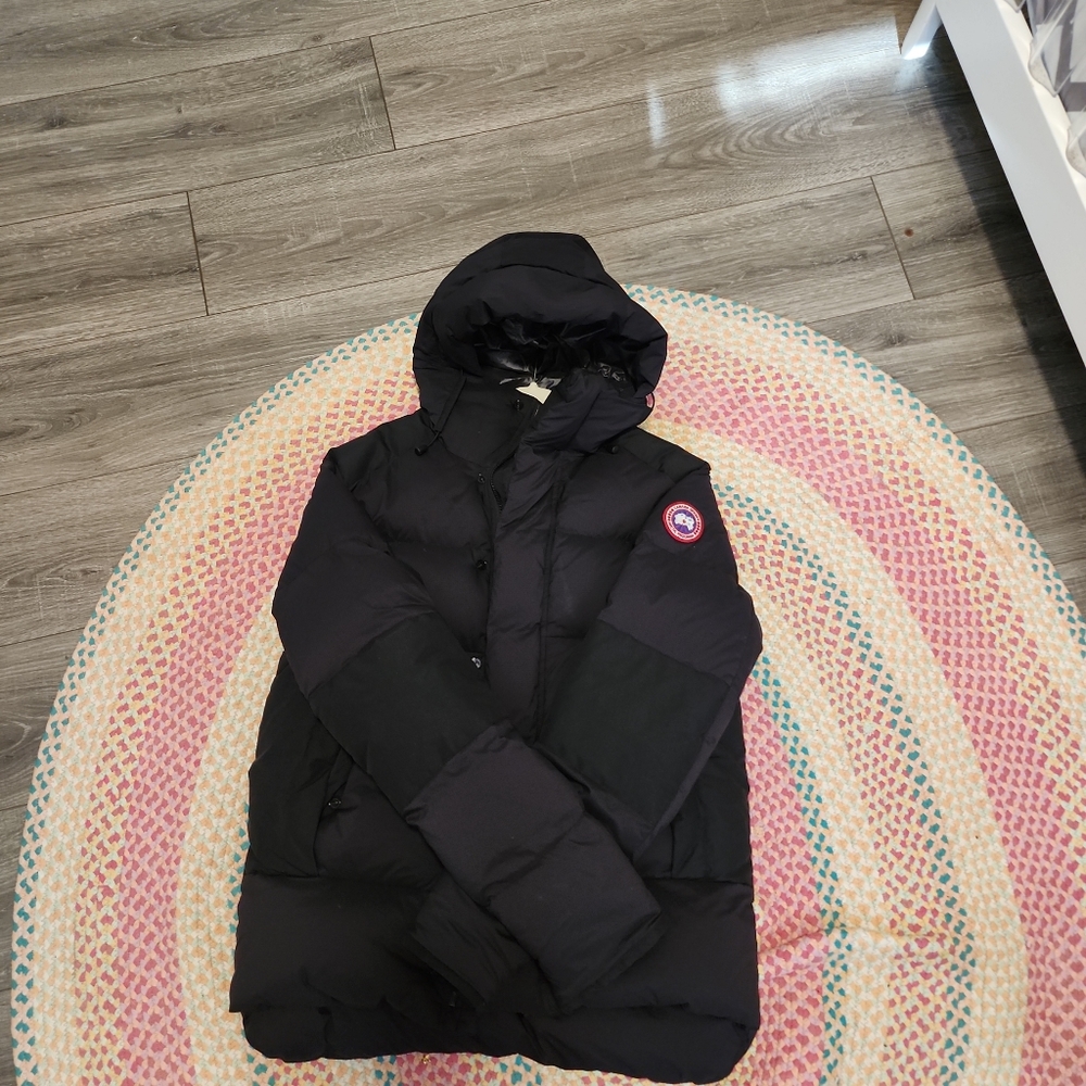 Mens Canada Goose Armstrong Hooded Puffer. Black. Medium.